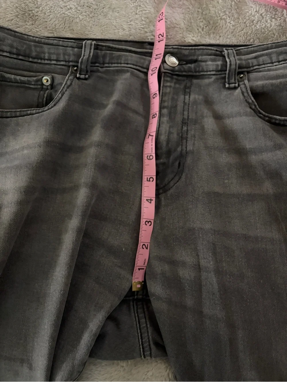 Amazon Essentials Men’s Athletic Fit  Jeans — size 35W 34L. Grey. Classic.